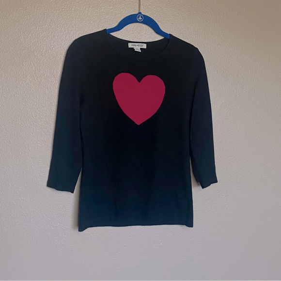 Valentines Day! Black light weight pull over sweater size M. - Picture 1 of 4